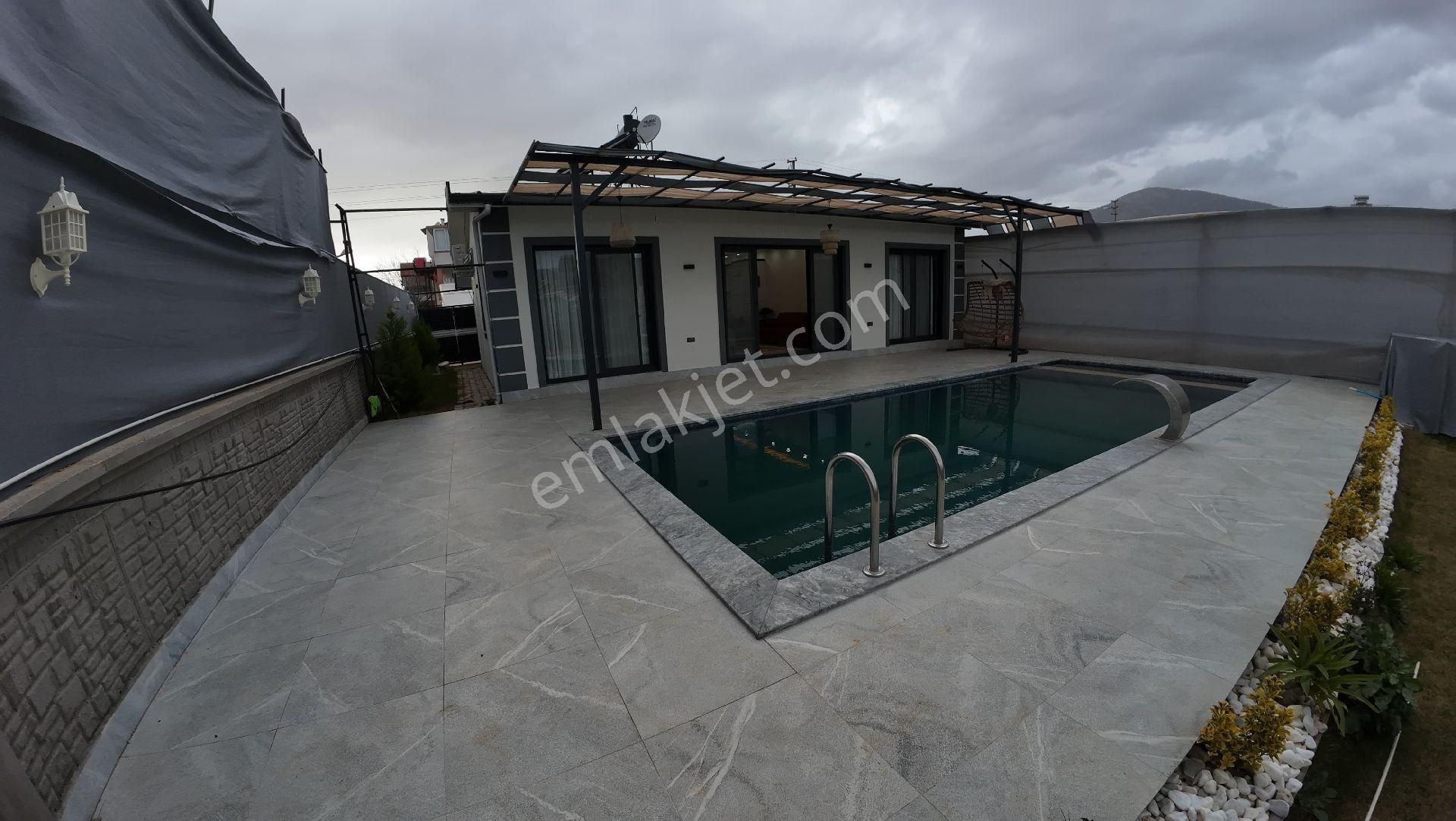Karaçulhada Kiralık Eşyalı Havuzlu 2+1 Villa - Görsel 2
