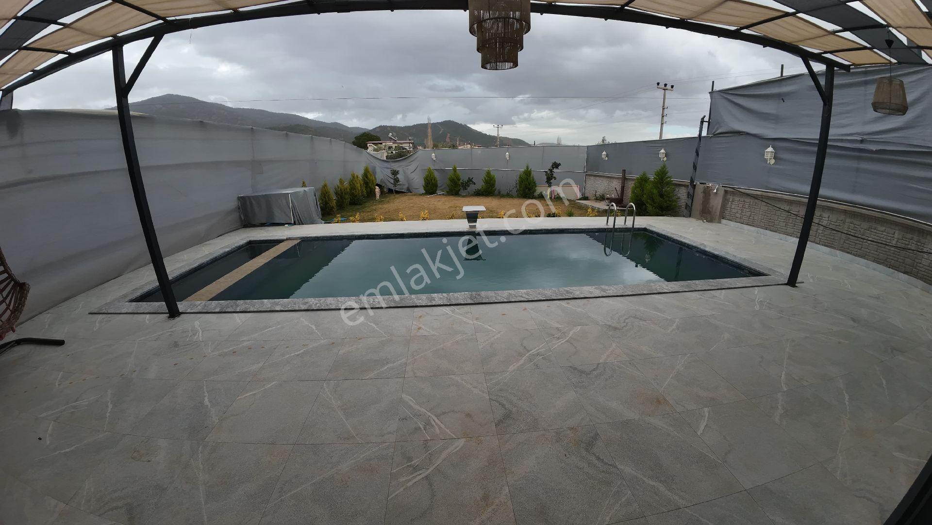 Karaçulhada Kiralık Eşyalı Havuzlu 2+1 Villa - Görsel 7