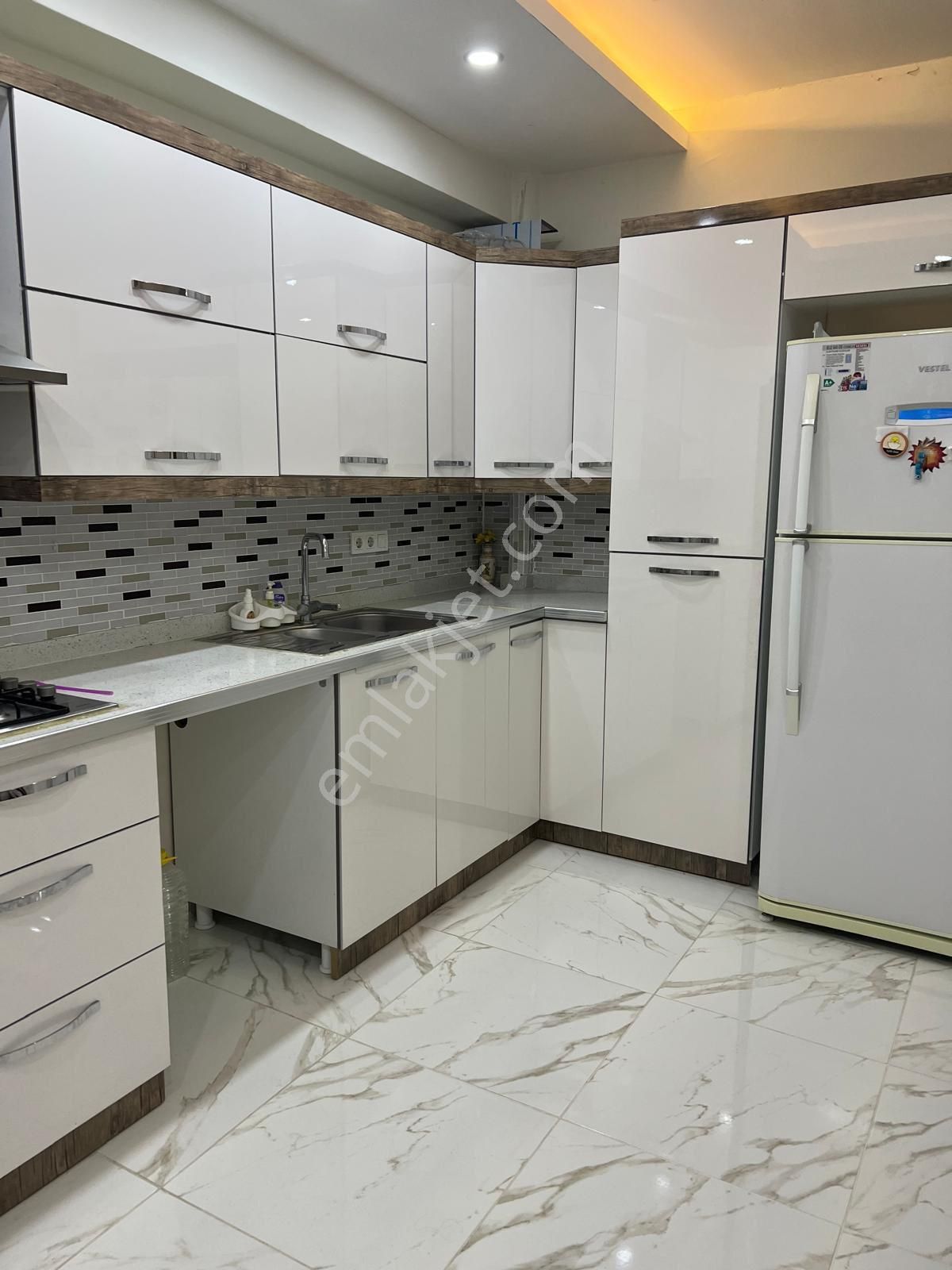 Erganide Gevran Park Sitesinde Satılık 4+1 Ara Kat Yol Cepheli Ara Kat Daire