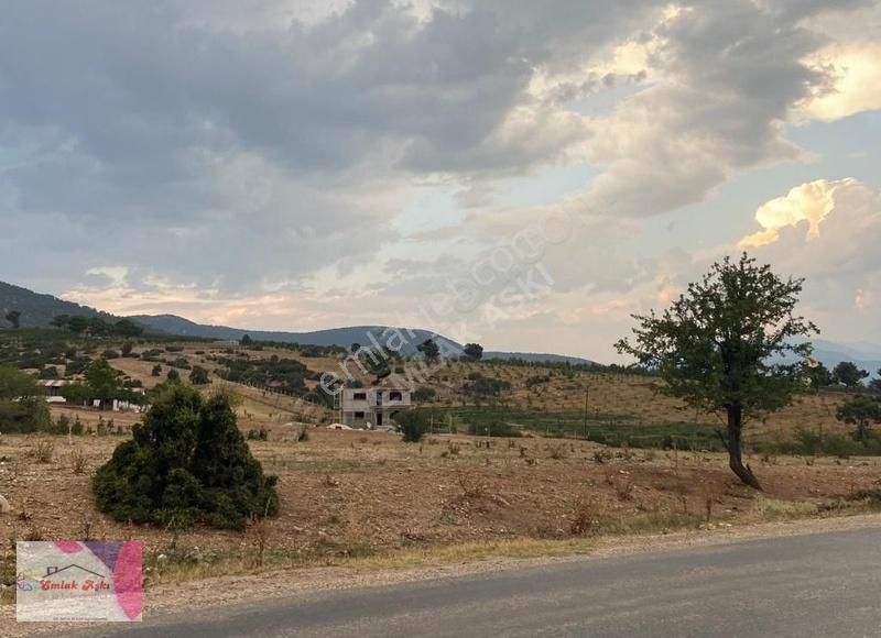 Yolu Açık Yerleşim Yerine Yakın 720 M2 Tarla