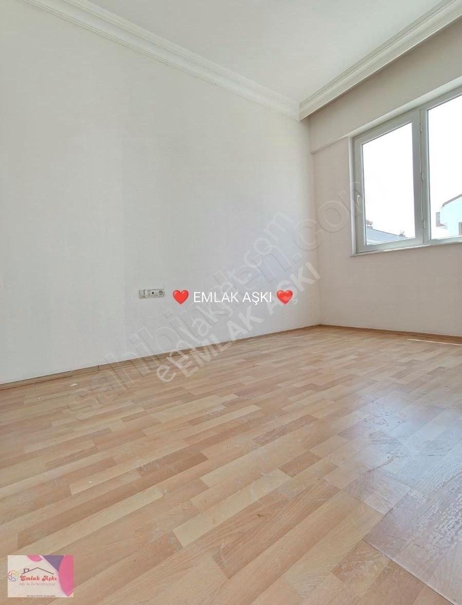 Kızıltoprak Mahallesinde Ara Kat Dev Gibi 3+1
