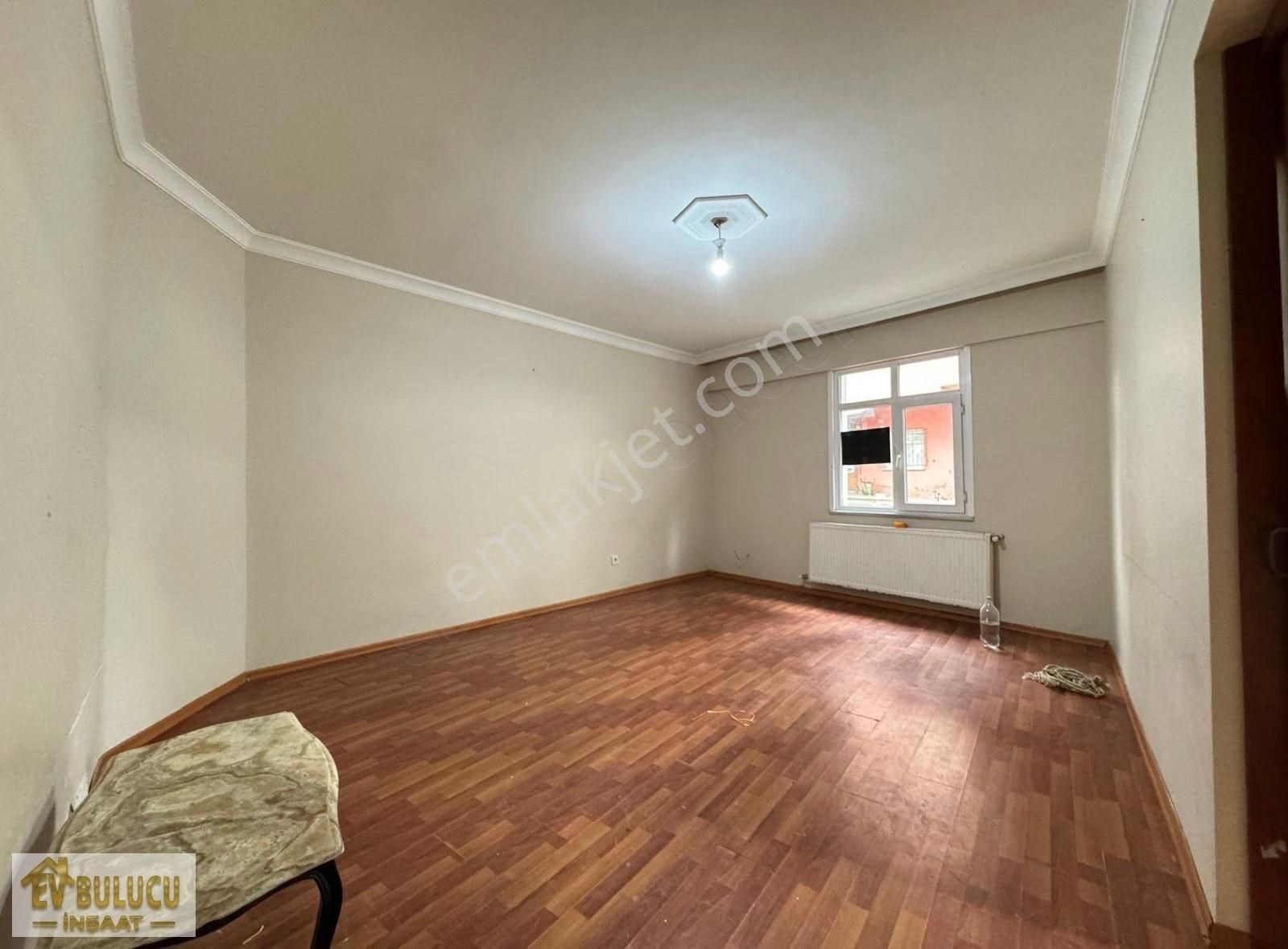 Sancaktepede Ana Cadde Yanı 1+1 Ayrı Mutfaklı Kiralık Giriş Katı