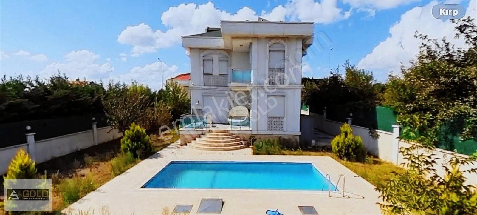 Büyükçekmece Celaliye De 750m2 Arsada 380m2 Müstakil Havuzlu