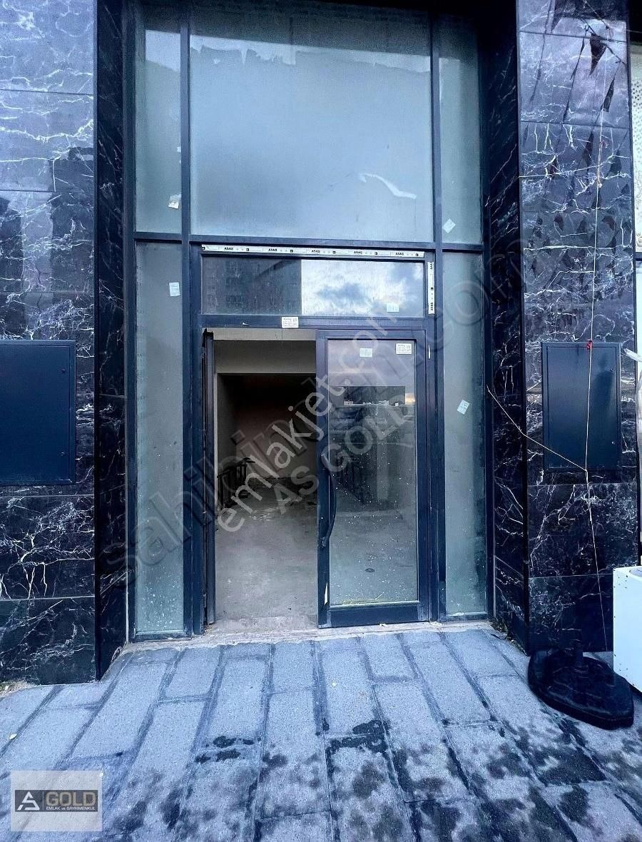 Ispartakule Ebruli Cadde Üzeri Satılık 77 M2 Dükkan