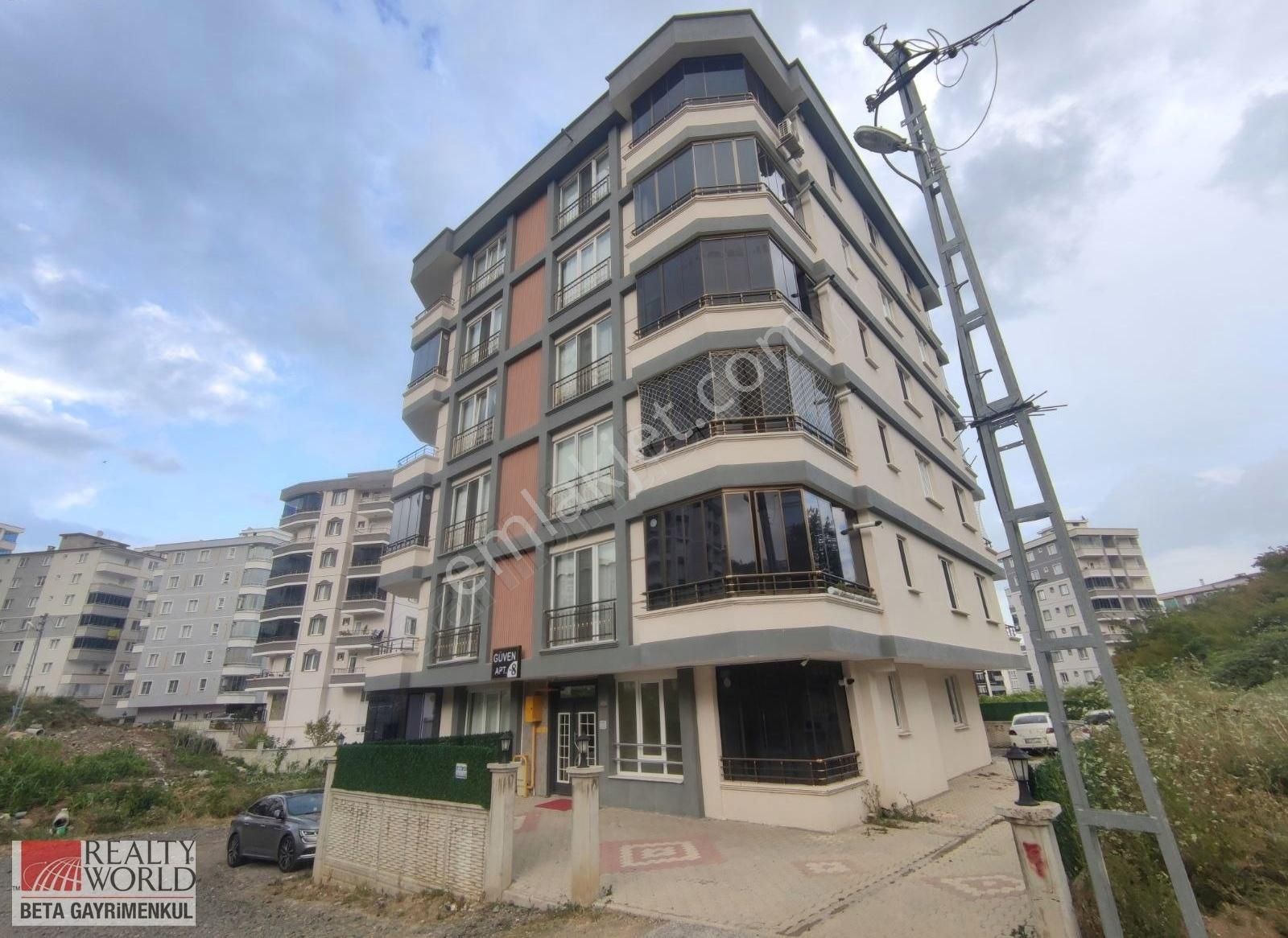 Atakent'te 19 Mayıs Blv. 300 Metre Giriş Kat Kiralık 2+1 Daire