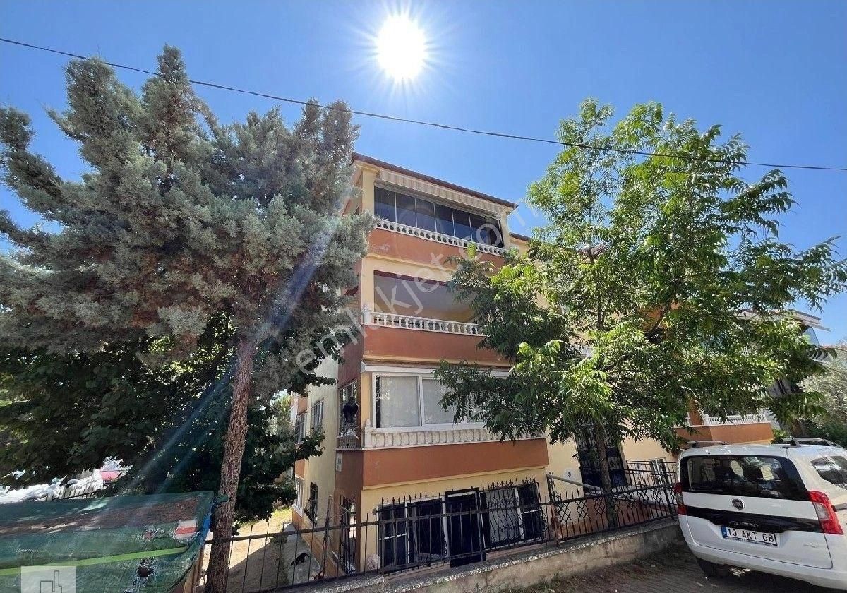 Altınoluk Denize Yakın Bina Da 2+1 Ayrı Mutfak Kaloriferli Kanyona Yakın Satılık Daire