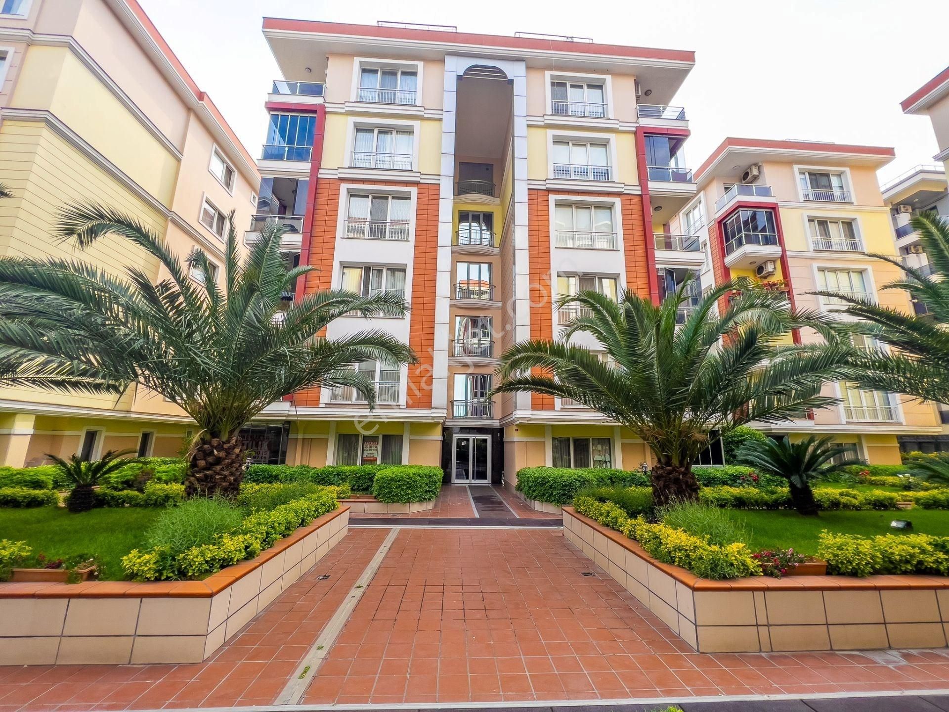 Bakırköy 'de Site İçerisinde 3+1 Satılık Daire