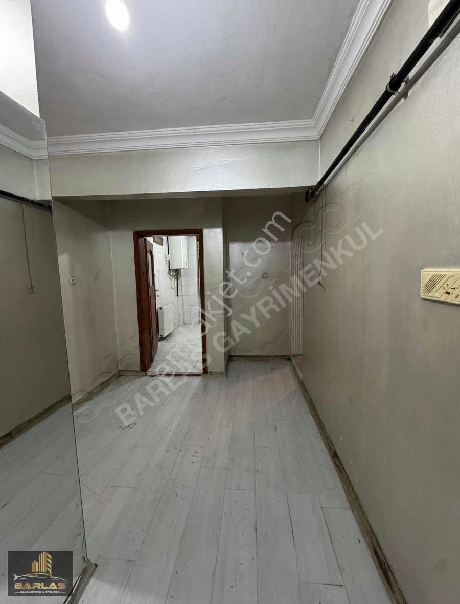 Zeynebiye Caddesinde Kiralık 2+1 Bahçe Katı Daire