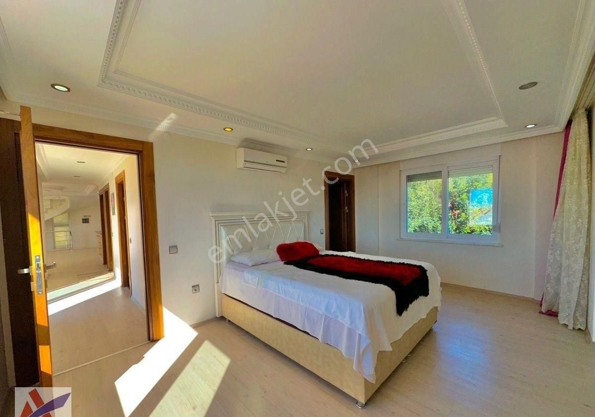 Cikcilli’de Full Deniz Kale Manzaralı Özel Yapım Müstakil Villa - Görsel 11