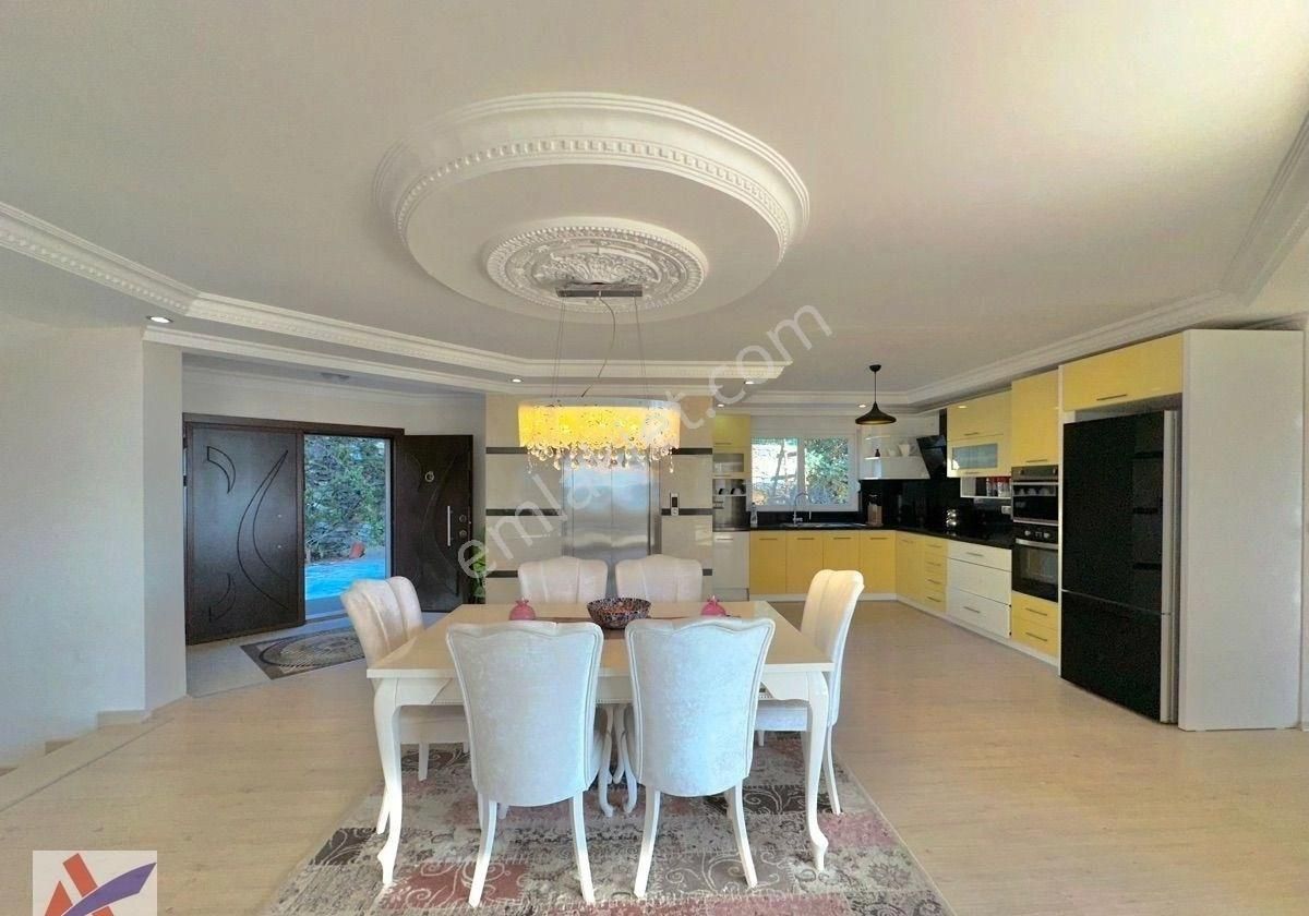 Cikcilli’de Full Deniz Kale Manzaralı Özel Yapım Müstakil Villa - Görsel 23