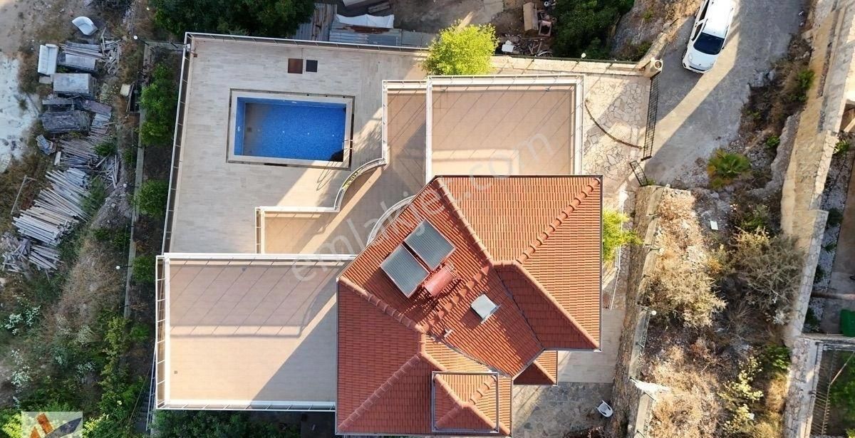 Cikcilli’de Full Deniz Kale Manzaralı Özel Yapım Müstakil Villa - Görsel 7