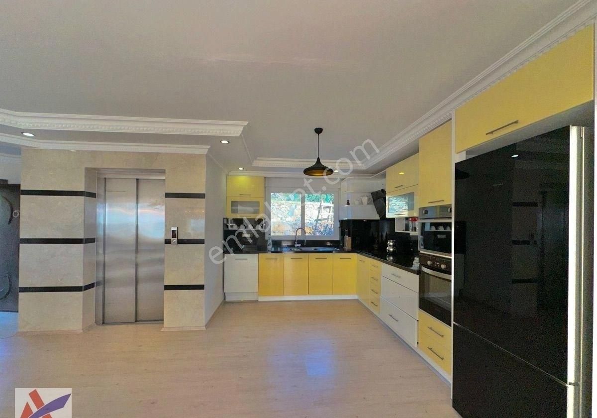 Cikcilli’de Full Deniz Kale Manzaralı Özel Yapım Müstakil Villa - Görsel 21