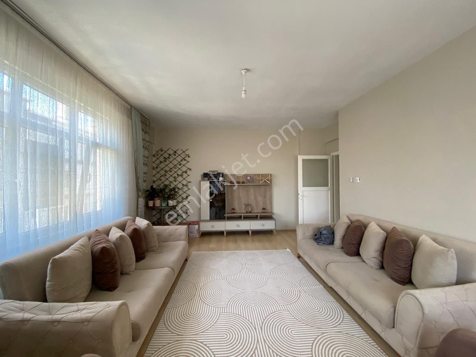 Bağcılar Çınar Mah Satılık Daire 3+1 110m2 Kat 3