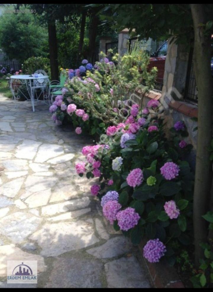 Madende Satılık 4 Katlı Bahceli Bina - Görsel 9