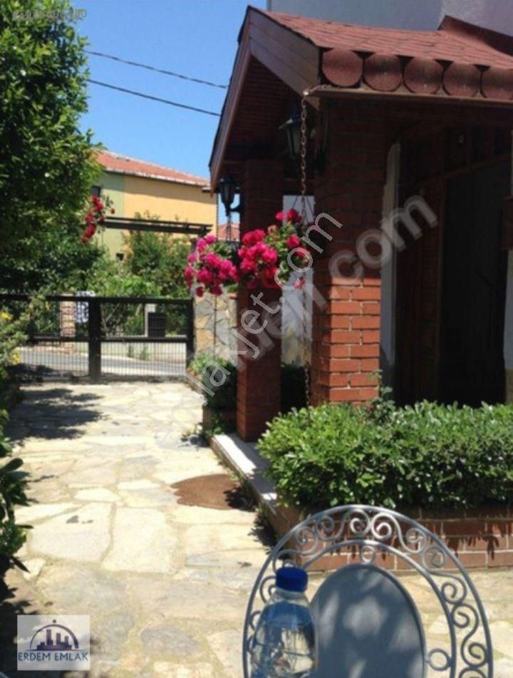 Madende Satılık 4 Katlı Bahceli Bina - Görsel 2