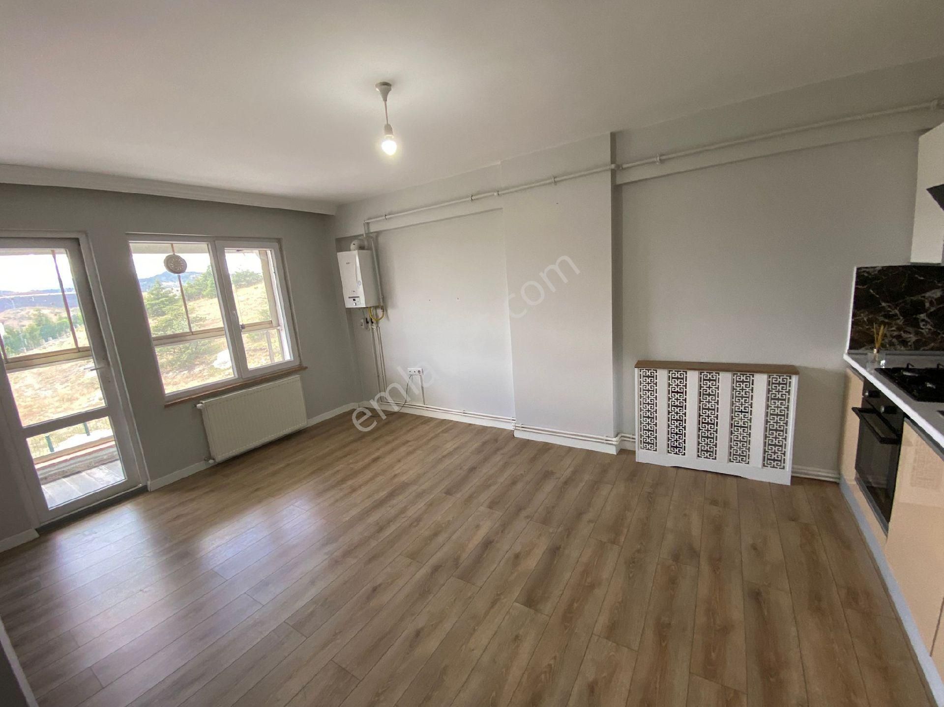 Olukbaşı Dağkay Üçgen Apartman-geniş Satılık 1+1 Balkonlu Daire