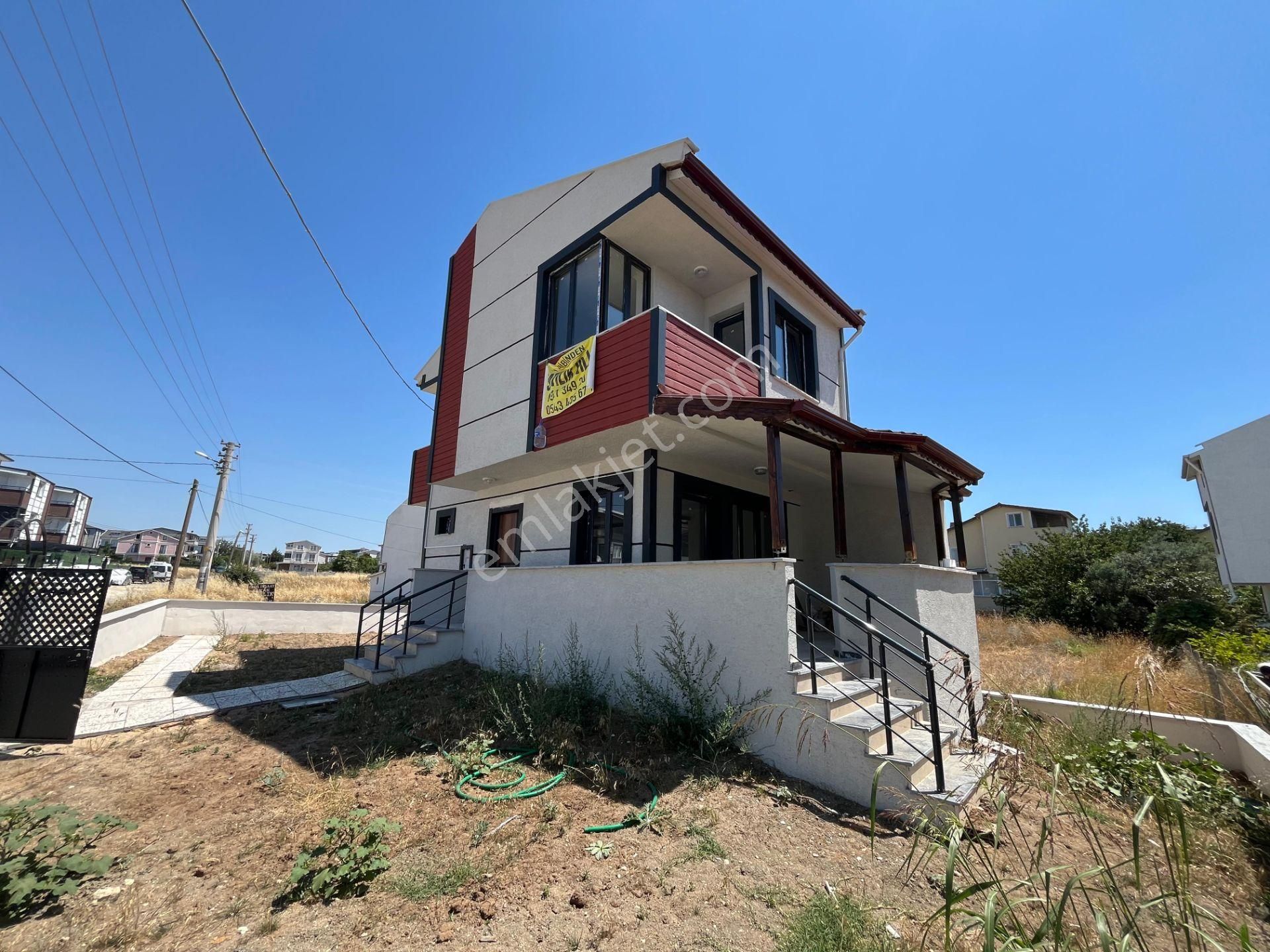 Ata Gayrimenkul'den 2 Katlı Parka Cephe Köşebaşı Satılık Villa