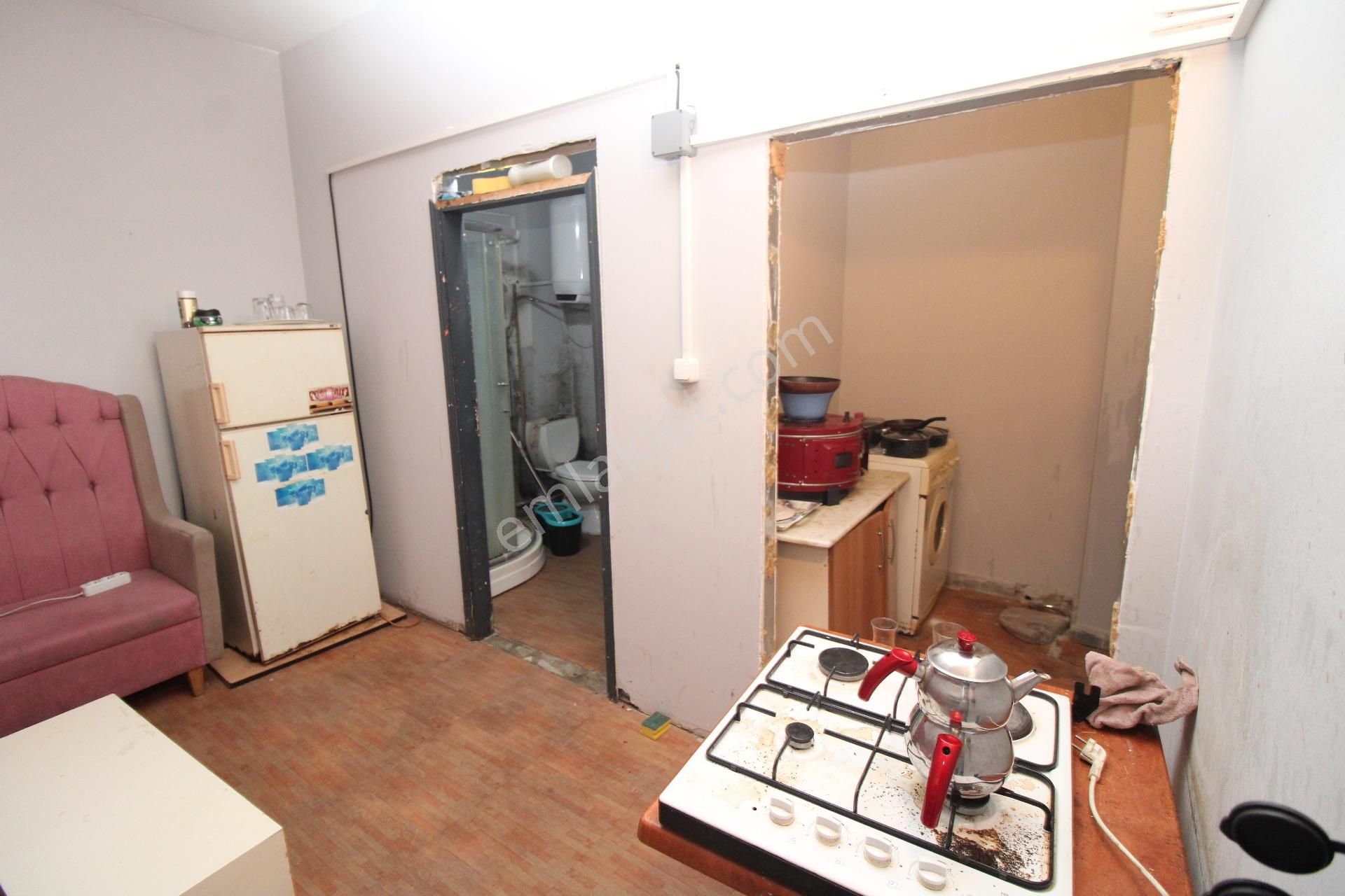 Re/max'ten Metroya 2 Dk, Alemdağ Caddesini Gören Dükkan