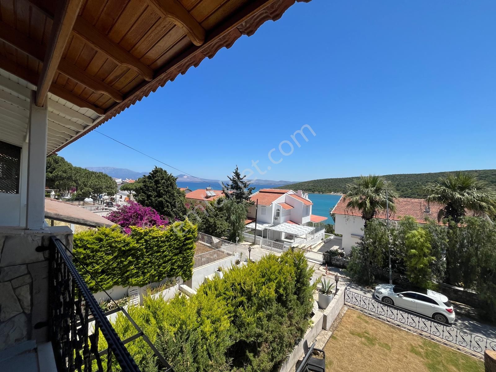 Çeşme Paşalimanında Eşsiz Manzaralı Kiralık Villa