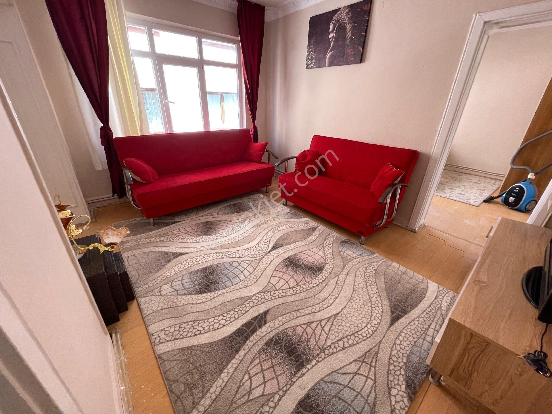 2+1 Eşyalı Ara Katta Yapılı Metroya Yakın Kiralık Daire