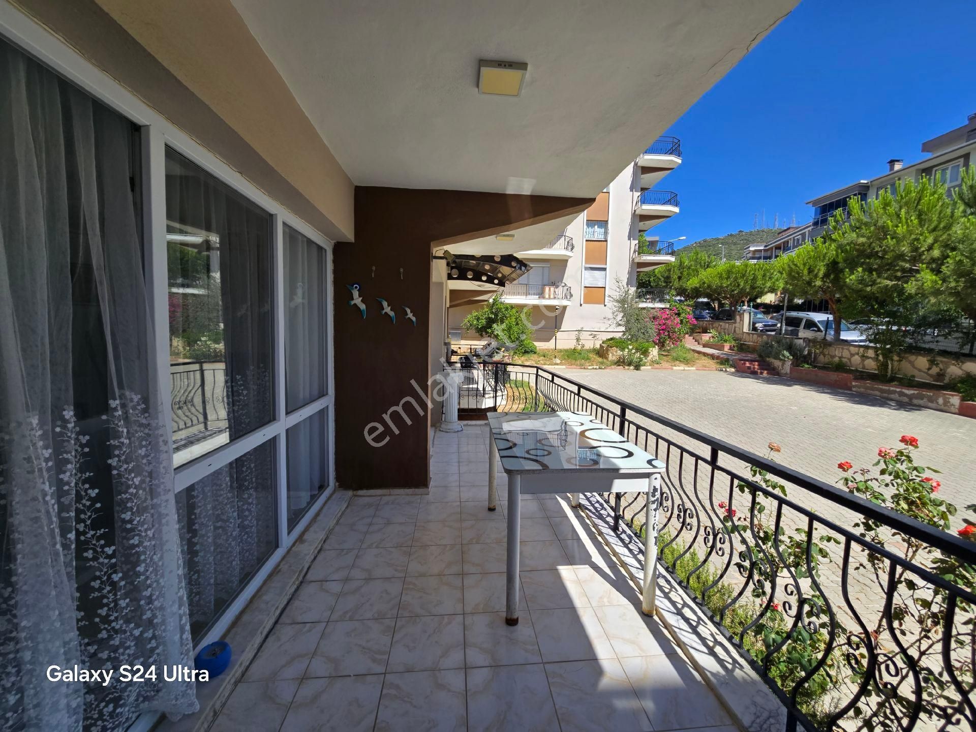 Kuşadası Ege Mahallesinde Havuzlu Güvenlikli Sitede Doğalgazlı Geniş 3+1 Daire - Görsel 19