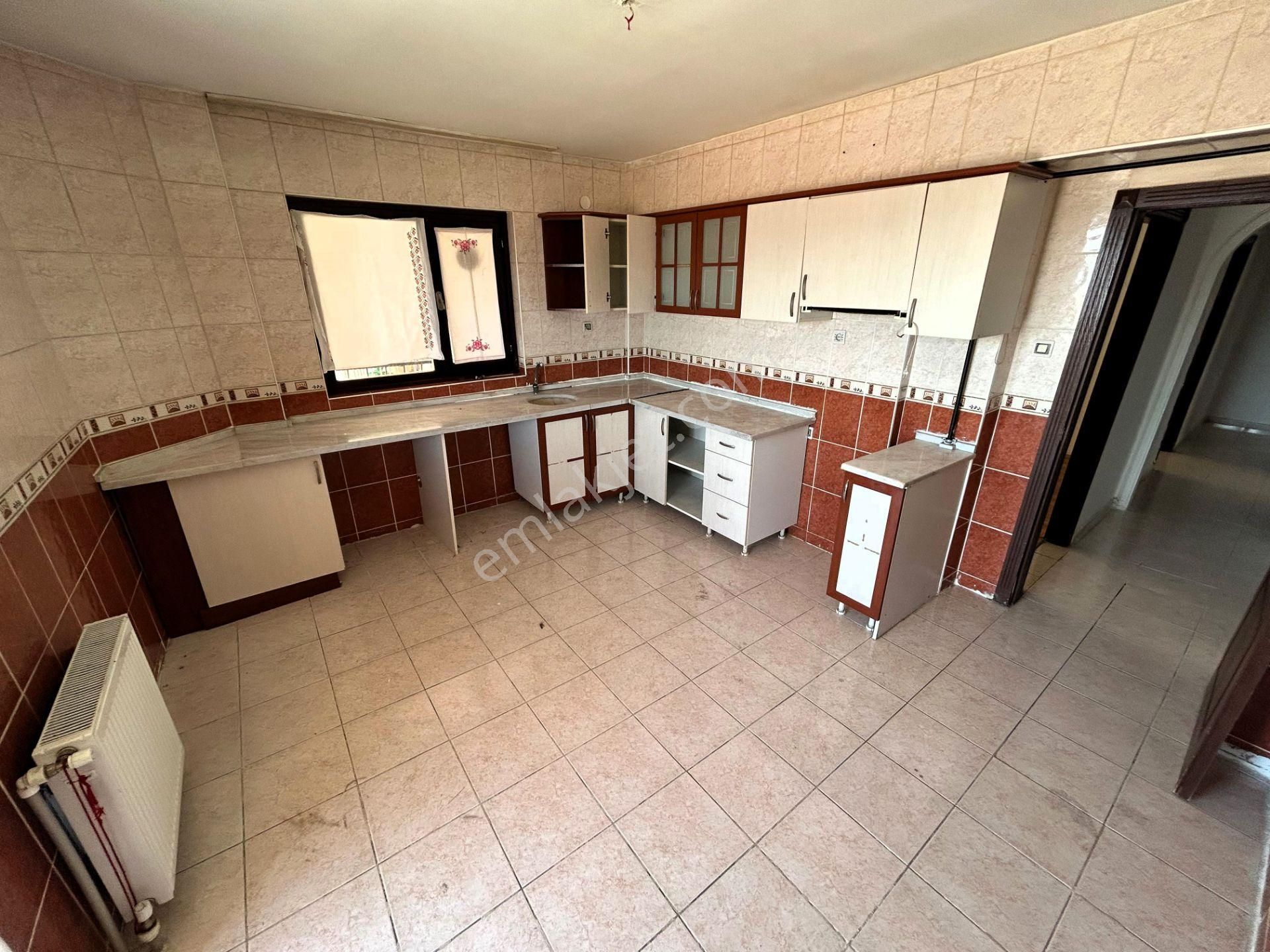 Kariyer'den Manzaralı Katta 3+1 Teras Balkonlu Güney Cephe