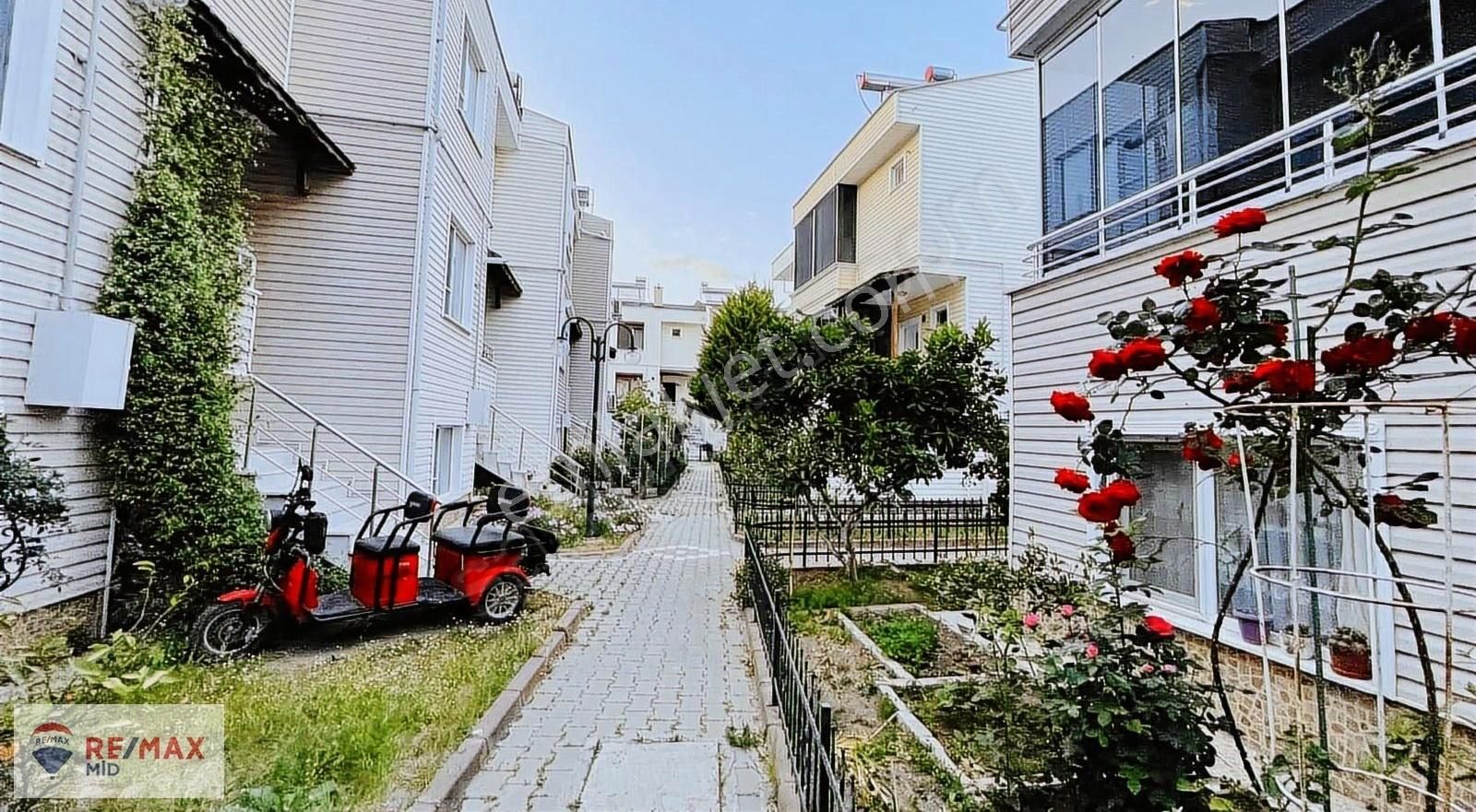 Remax Mid Ülkü Yolu Demirkent Sitesinde 6+1 Satılık Müstakil Ev