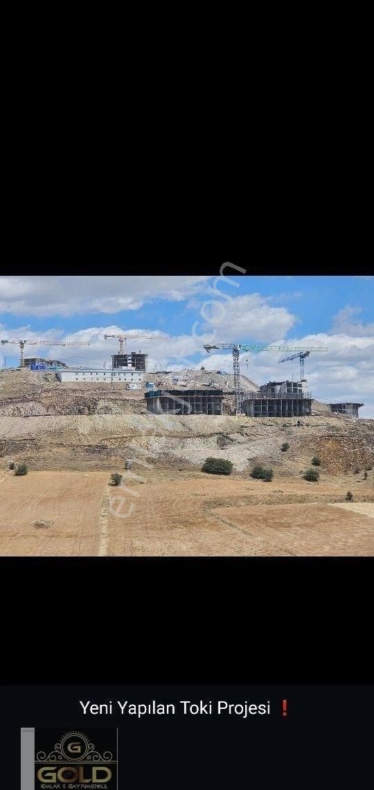 Nenekte Toki Projesine Üniversite Projesine İçerisinde 1000metre Telli Yola Cepheli