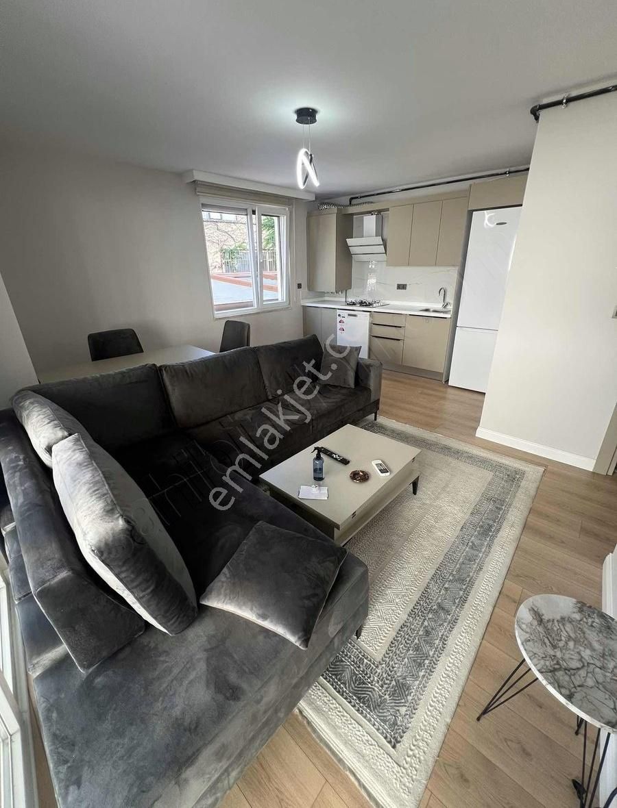 Ümraniye Metro Çıkışında Kiralık 1+1 Eşyalı Lüks Sıfır Bina