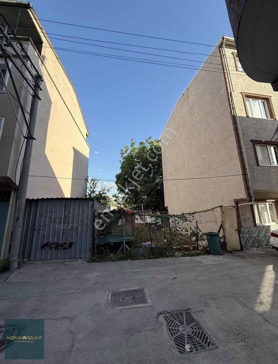 Harika Konum İki Ev Arası Çok Nezih Mahalle 111 M2 Arsa