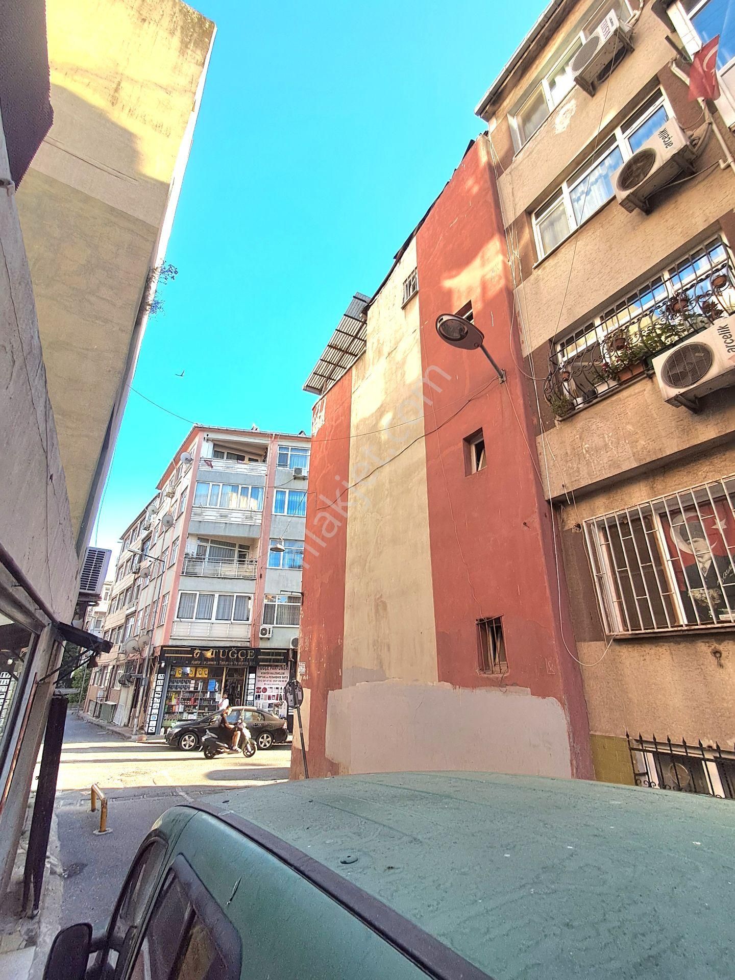 Şehremini'de, Harika Konumda Satılık Köşe Bina - Görsel 17