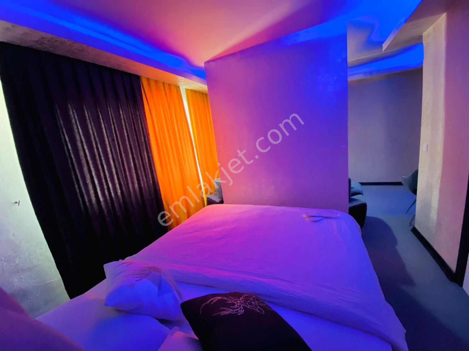 Karşıyaka Çarşı İşbankası Sokagı Günlük Kiralık Lüks Daire / Su Apart - Görsel 4