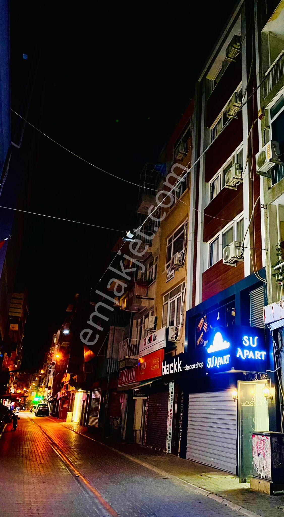 Karşıyaka Çarşı İşbankası Sokagı Günlük Kiralık Lüks Daire / Su Apart - Görsel 9