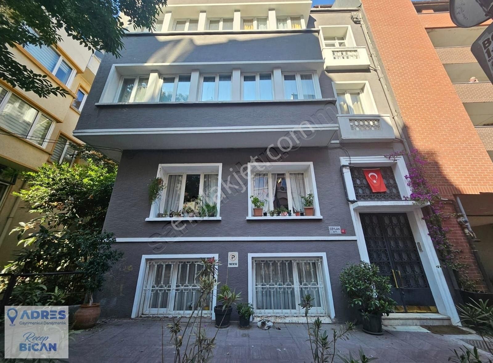 Beşiktaş Sinanpaşa Çarşıda 3+1 Kiralık Daire