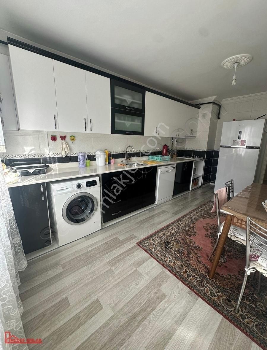 Hedef Emlaktan Huzurda Satılık Ara Kat 3+1 7 Senelik Lüx Daire