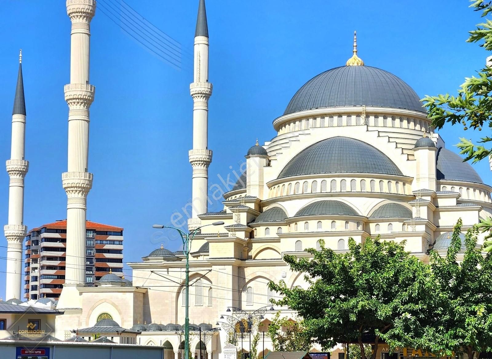 Akkent'de Cadde Üzerinde Bakımlı Arakat İskanlı 3+1 Daire !
