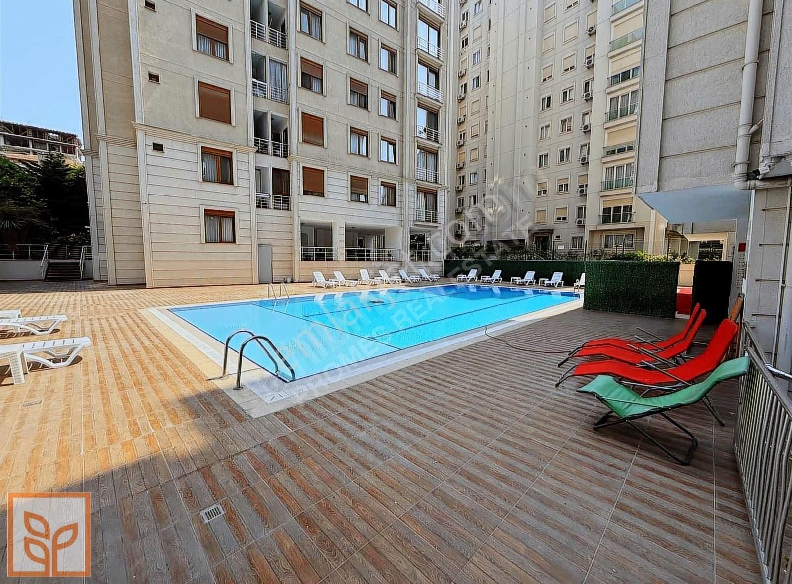Kozyatağı Havuzlu Site İçerisinde 4+1 Kiralık Daire
