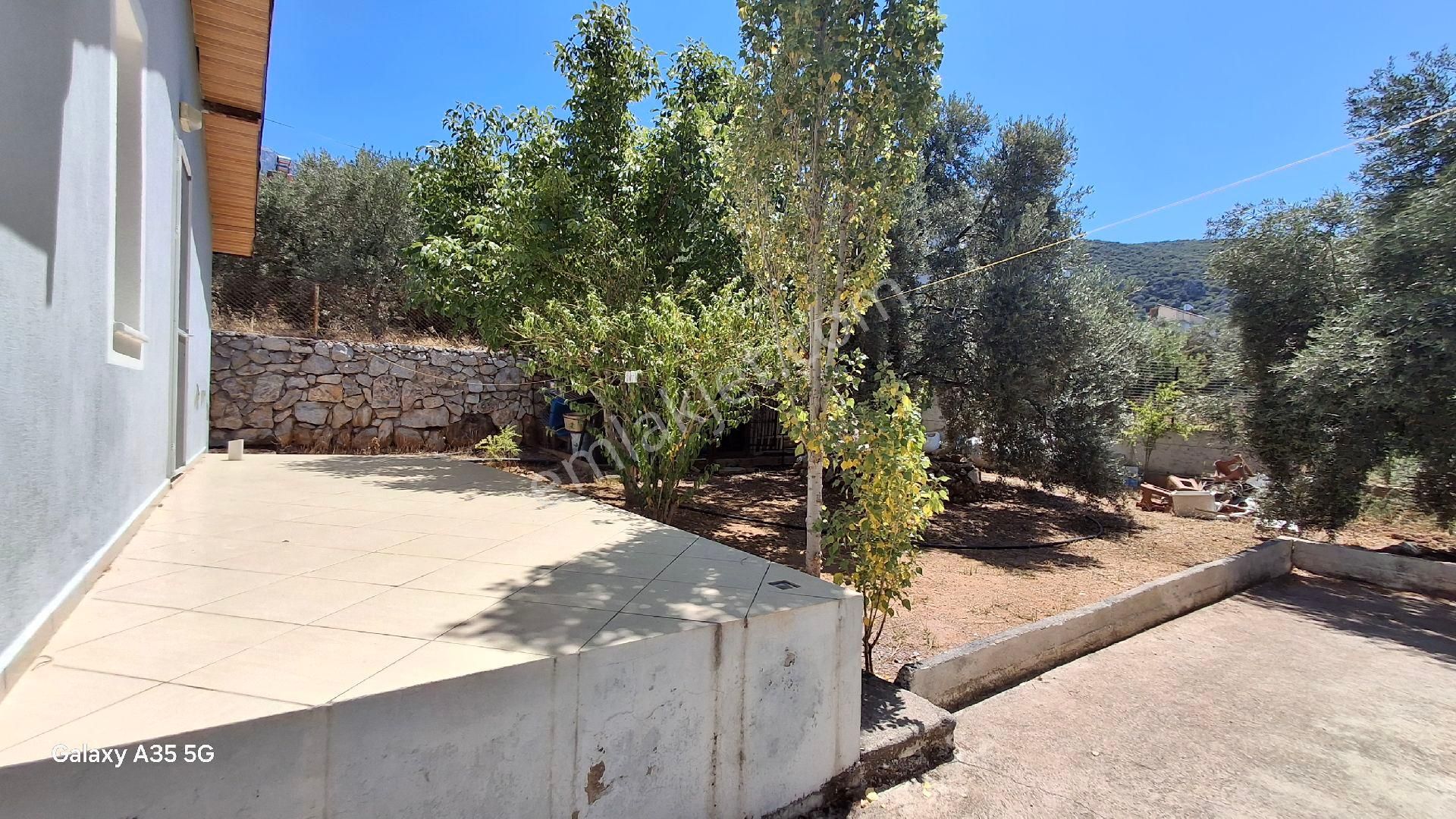 Bademli Mevkiin De Satılık Ev Ve Arsa Satılıktır