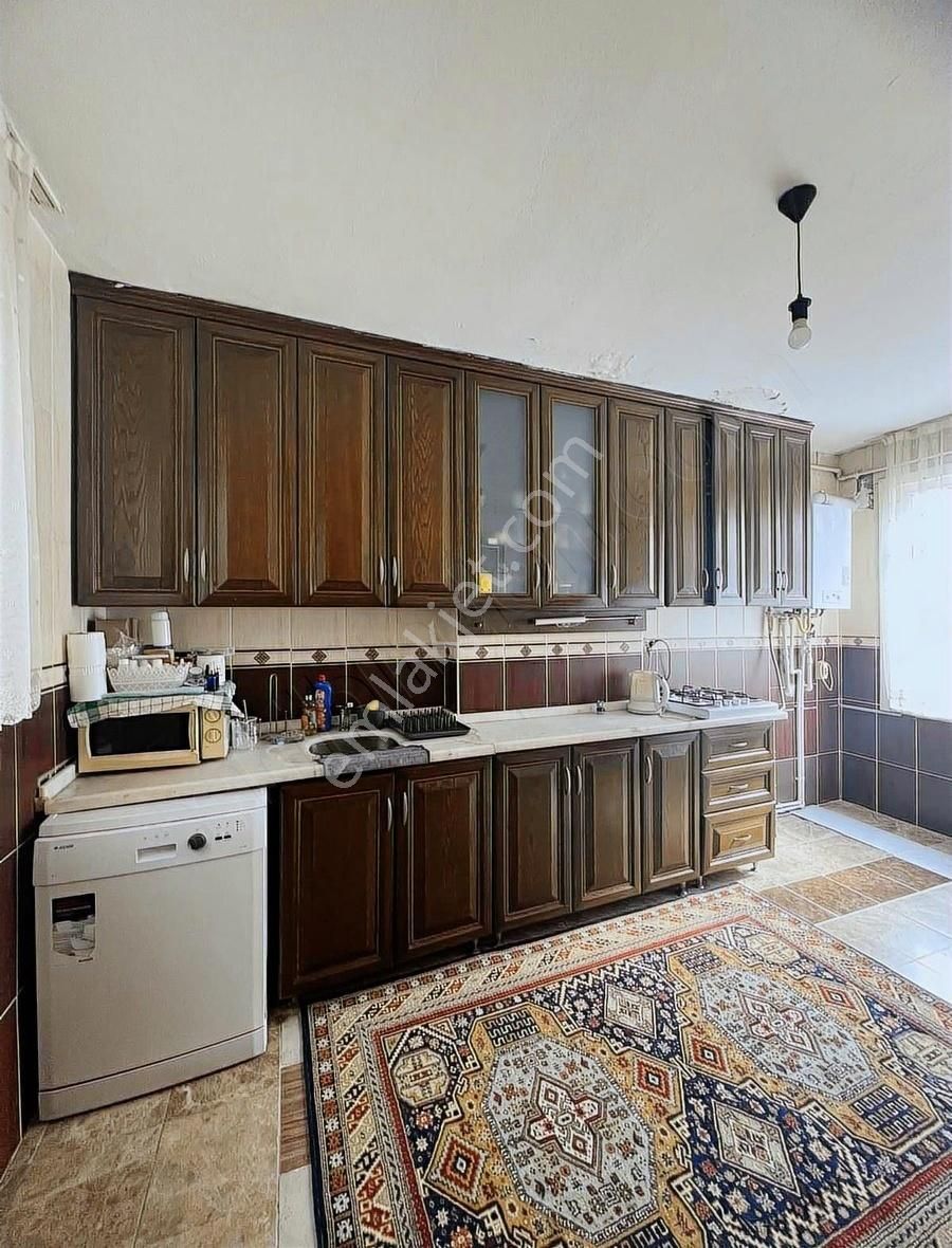 Üsküdar Salacak 'da Kiralık 3+1 Çarı Katı Daire Konut