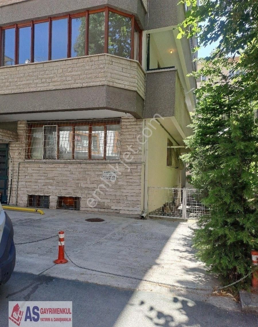 Bahçelievler De 3+1 Yüksek Giriş Ön Cephe