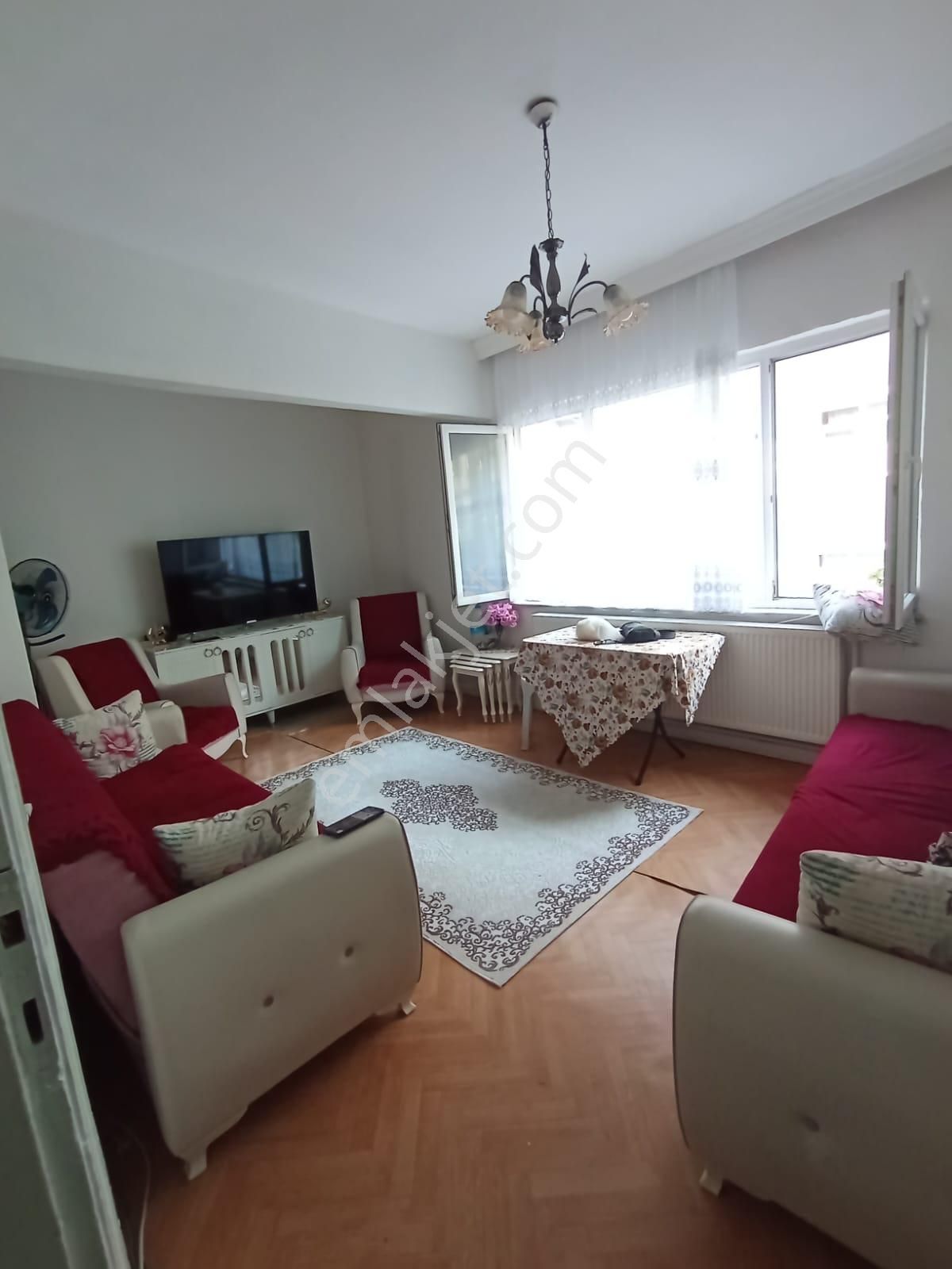 Beyoğlu Kasımpaşa Nalıncı Yokuşu'nda 1+1, Çift Cepheli Kiralık 2.kat Daire - Sözgen'den - 275k