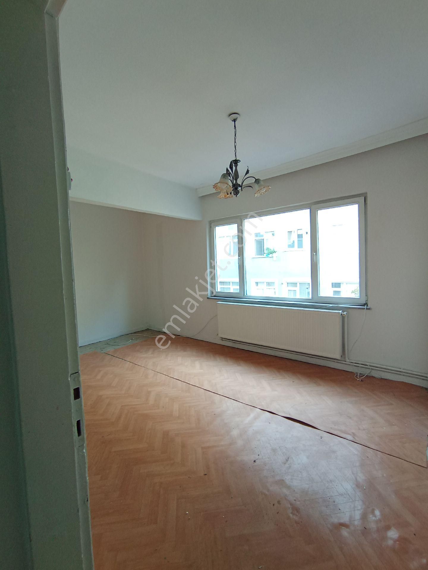 Sözgen'den Beyoğlu Kasımpaşa Nalıncı Yokuşu'nda 1+1, Çift Cepheli Kiralık 2.kat Daire - 275k