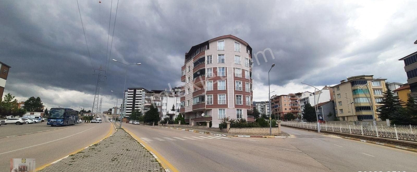 Karşıyaka Mahallesi Harika Konumda Kiralık 3+1 Daire