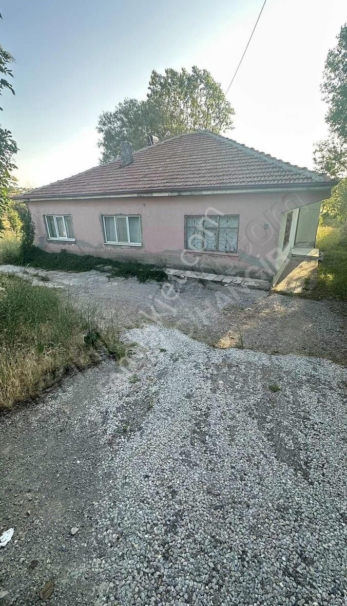 Nevzat Şener Bulvarı Satılık Ev Ve Ahır