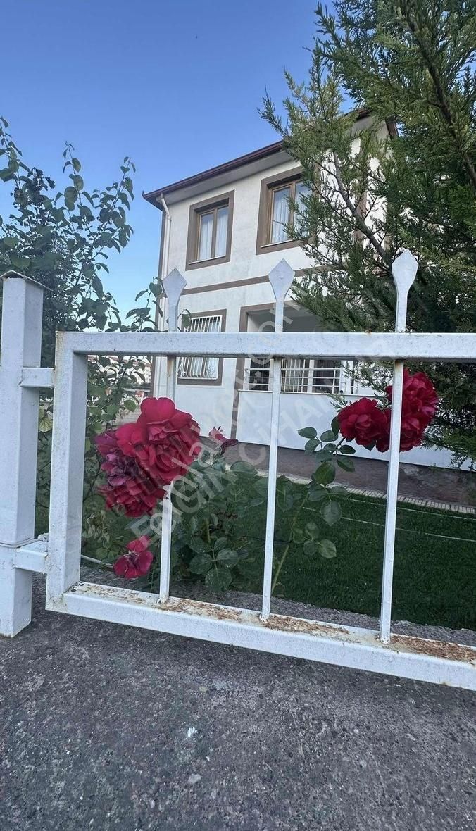 Bahçelievler Mahallesi Satılık 2 Katlı Müstakil