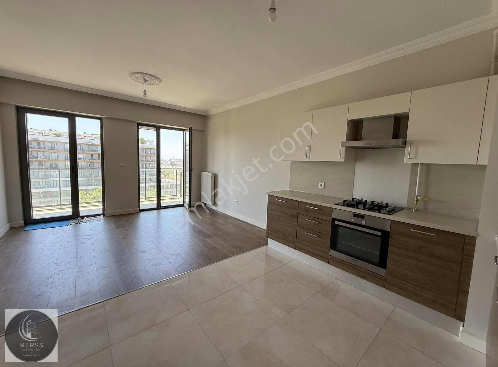 Sultanbeyli Suryapı İllbaharda 93 M2 2+1 Daire Satılıktır