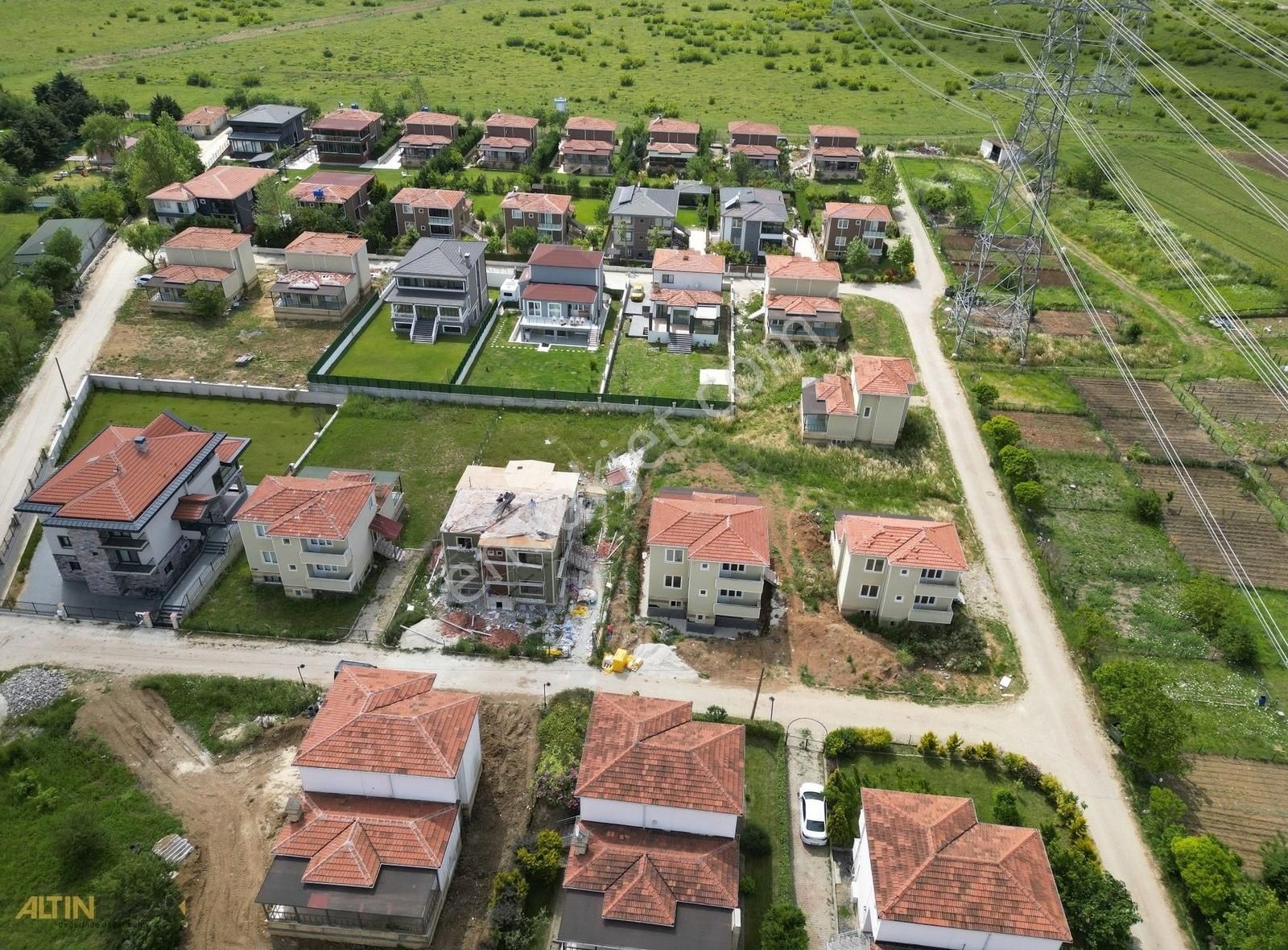 Çatalca İzzettin De Site İçerisinde Bahçeli Daire Fiyatına Villa