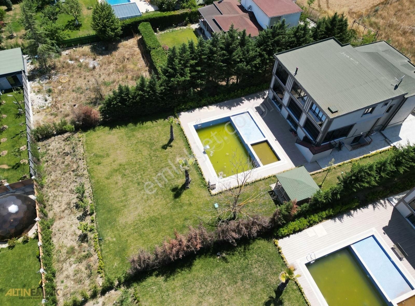 Çatalça İzzettin Ceylankent'de Özel Havuzlu 1000m2 Bahçeli Villa