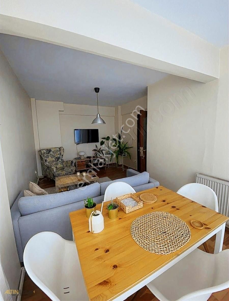 Bakırköy Koşuyolu Caddesi Satılık 2+1 Daire