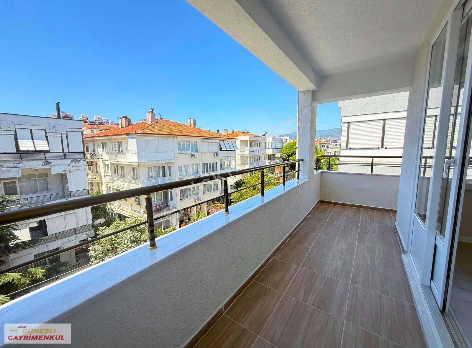 "güneşli'den" Akçay Merkezde Denize 200 Mt Full Yapılı 2+1 Daire